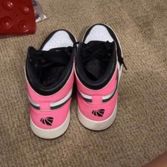 Jordan 1 valentines - Picture 2 of 5